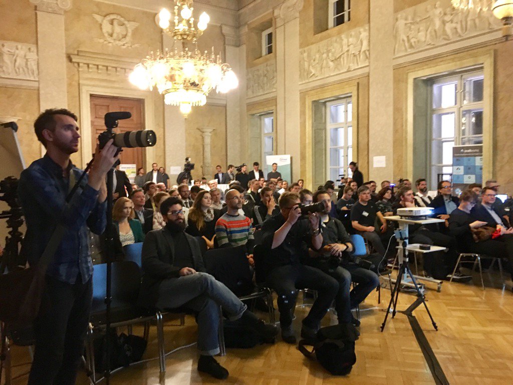 In2Make's tweet photo. Full House bei Best of #IMM2016 bei #DiDays16 @tuvienna https://t.co/2q7engdZfM