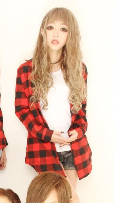 最近街中でこんな感じの服装の女の子見かける♪ 秋って感じでチェック可愛いよね🍁 https://t.co/Tgv0JokOPI<a href="/tag/%E3%83%8F%E3%83%AD%E3%82%A6%E3%82%A3%E3%83%B3"class="tags"><span>#ハロウィン</span></a><a href="/tag/%E3%82%B3%E3%82%B9%E3%83%97%E3%83%AC%E3%81%AF%E3%81%97%E3%81%A6%E3%81%AA%E3%81%84"class="tags"><span>#コスプレはしてない</span></a><a href="/tag/%E6%AF%8E%E6%97%A5%E3%81%8C%E3%82%B3%E3%82%B9%E3%83%97%E3%83%AC%E3%81%A0%E3%81%A3%E3%81%9Fav%E5%A5%B3%E5%84%AA%E3%81%A0%E3%81%A3%E3%81%9F%E4%BA%BA"class="tags"><span>#毎日がコスプレだったav女優だった人</span></a>