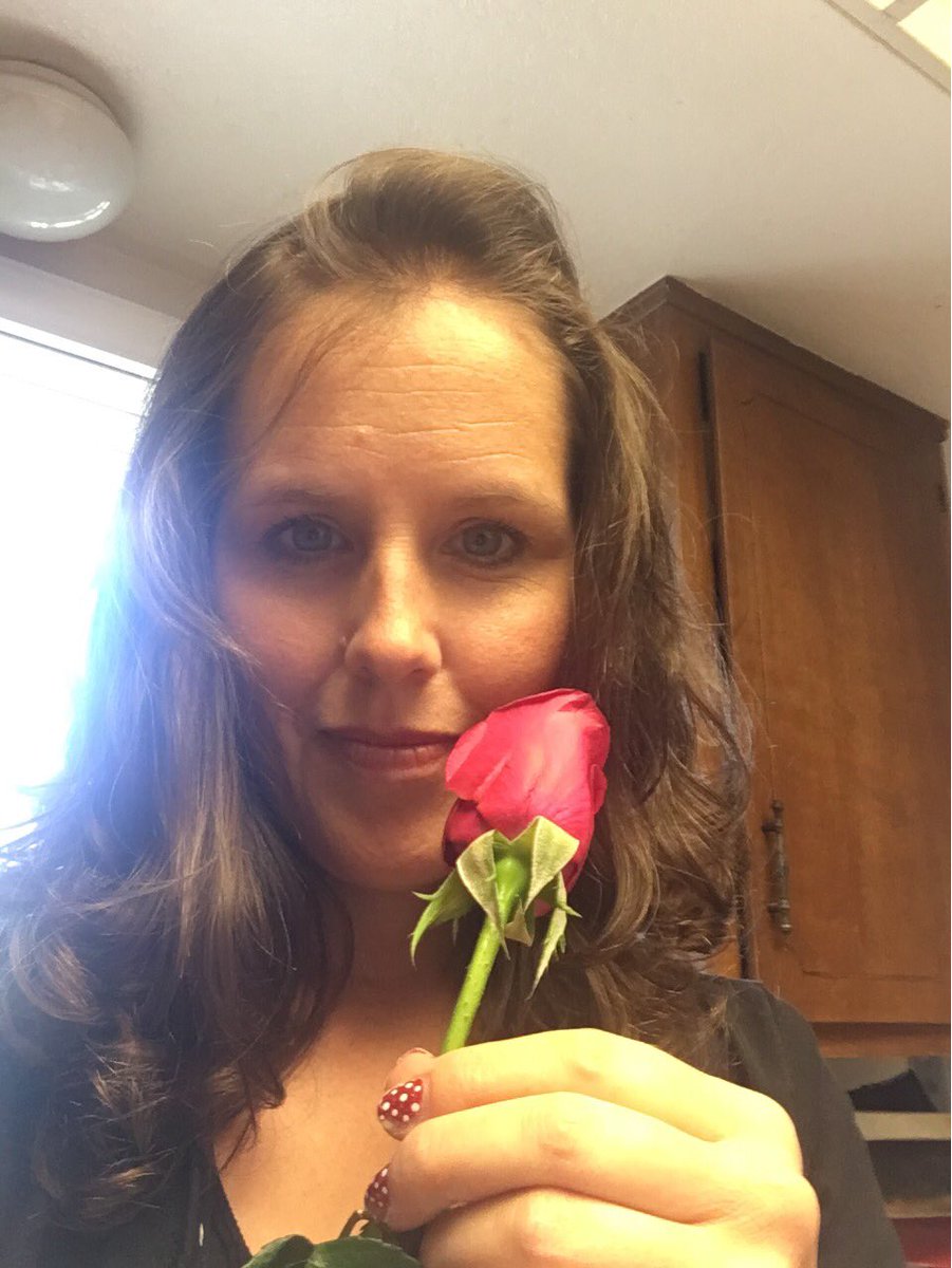 coachcindilee's tweet image. My bi-annual complimentary rose. Now to wait for results. #breastcancersurvivor #tnbc #metaplastic
