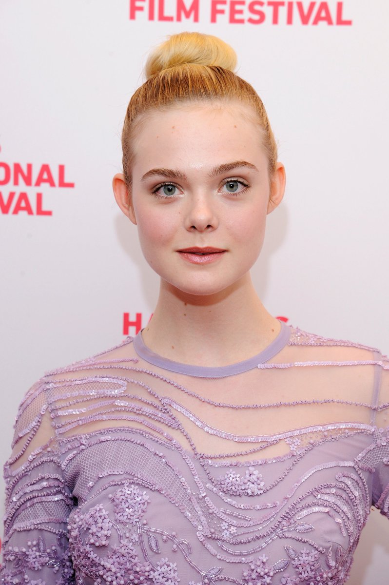 Elle at The Hamptons International Film Festival #ElleFanning ellefanningfrance.com/photos/thumbna…