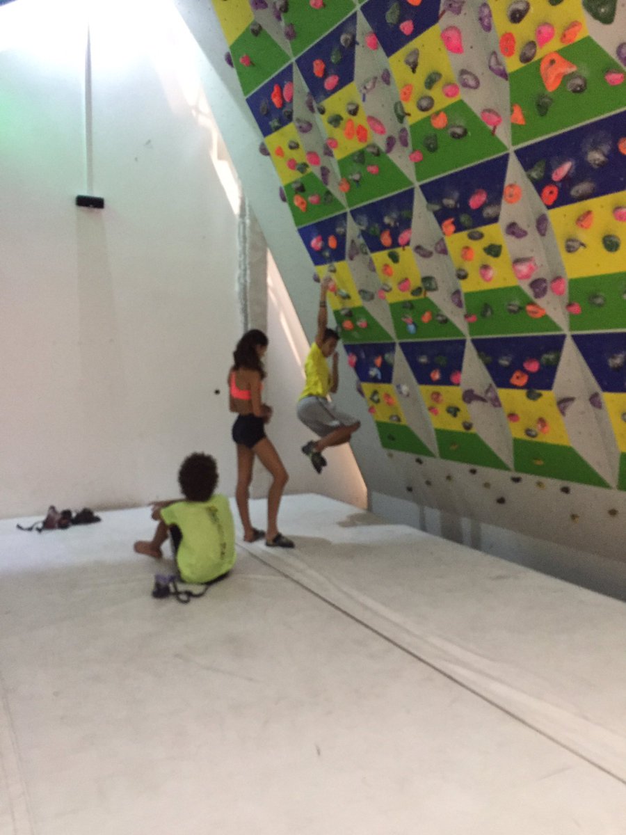 Instaurando el nuevo sistema de entrenmiento para Boulder Room..