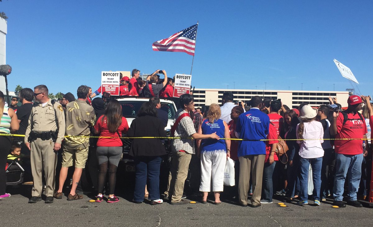 FrankLuntz's tweet photo. They are 200 protesters wearing red, white, and blue in front of Trump Hotel right now.
Frankly, I would've expected a lot more. #debate https://t.co/VOnSx6b9xq