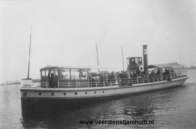 OudWoerkum's tweet photo. https://t.co/APyQ3ZCa3V. Woudrichem. Wie heeft er meer informatie over dit schip #janihudi7. 1903 #AlphenaandeRijn https://t.co/1HSO79MSoN