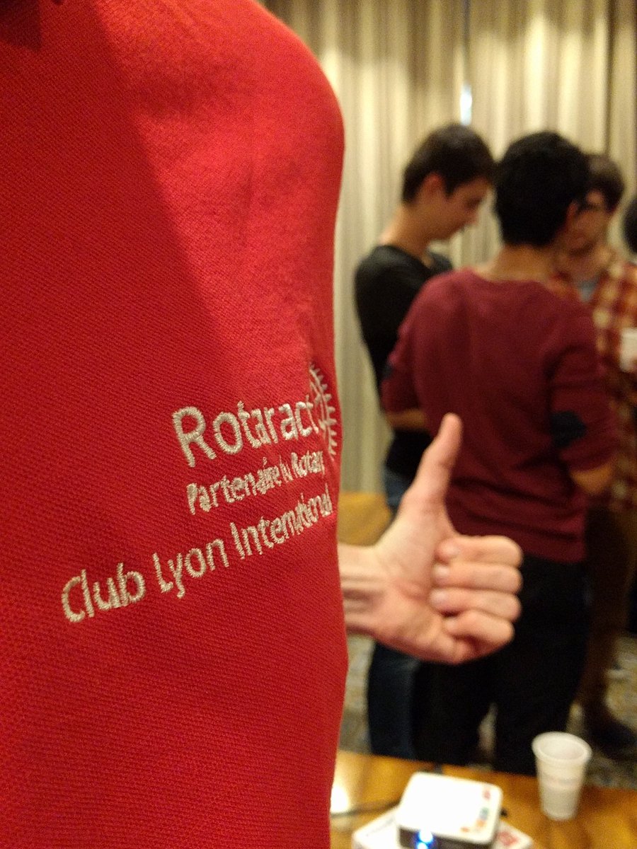 rotaract_lyon's tweet photo. Photo de groupe ce soir, on a fait péter les polos ! https://t.co/Jr3qmNf0Q8