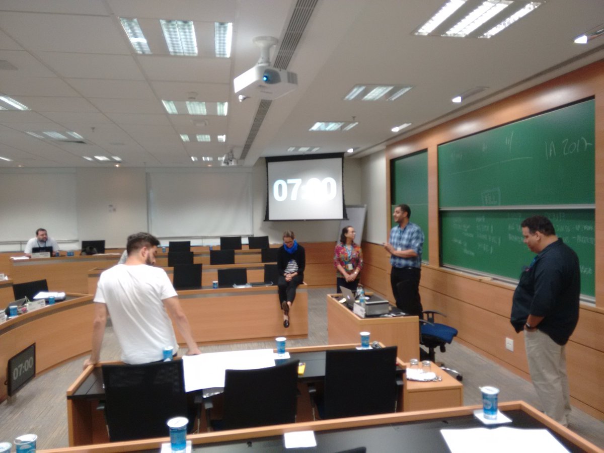 psigaudsellos's tweet photo. #Pitching time @ @ISE_BR with @Hugo_pardo #prototiping #designthinking #Media @masterjornal https://t.co/zuPyYYixia