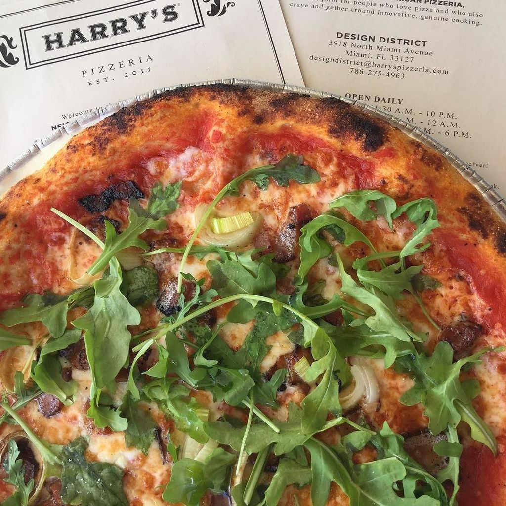 harryspizzeria's tweet photo. Today's #specialpie features Bacon, Roasted Leeks, Tomato Sauce, Trugole & Arugula. #whatiwanttoeat #getonetogo #we⦠https://t.co/crXoiYeFXN