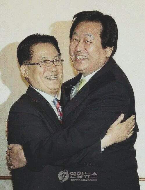 대한민국에서 가장시급한문제는 이두놈을 없애는길이다 나라가있고 정당이있다 김일성찬양가를 목놓아 부르는놈이 대권?자다가 봉창터지는 개소리말고 마약범 사위와 등산이나 다녀라 얼마나 처먹었으면 몸도제대로 못가눌정도의 비걔살로 정치한다고 ,,,,,개가웃는다