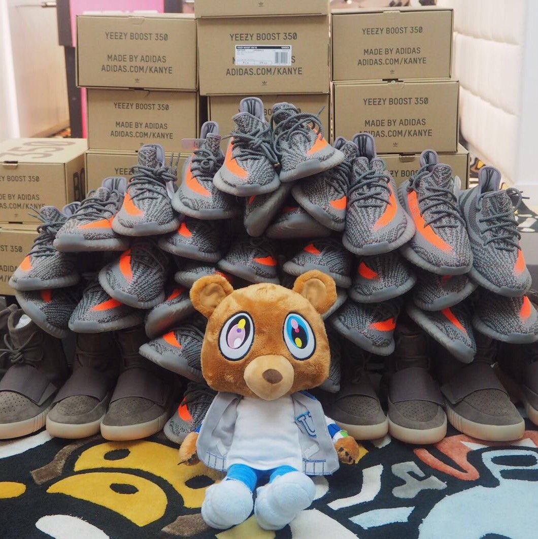 yeezybusta's tweet photo. Giveaway on my Instagram 👀 
RT FOR AN EXTRA ENTRY https://t.co/JUcxMQVowg