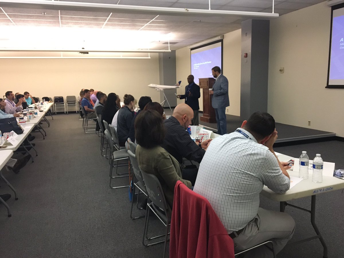Lennon2jen's tweet photo. "Day in the Life of HR Partners" brought to the #2017Elevate class by @thebigcheeseSFO @HRguyDGS3 thanks so much for the insider view!👫👫✈️👫👫 https://t.co/ylLZ6rcly1