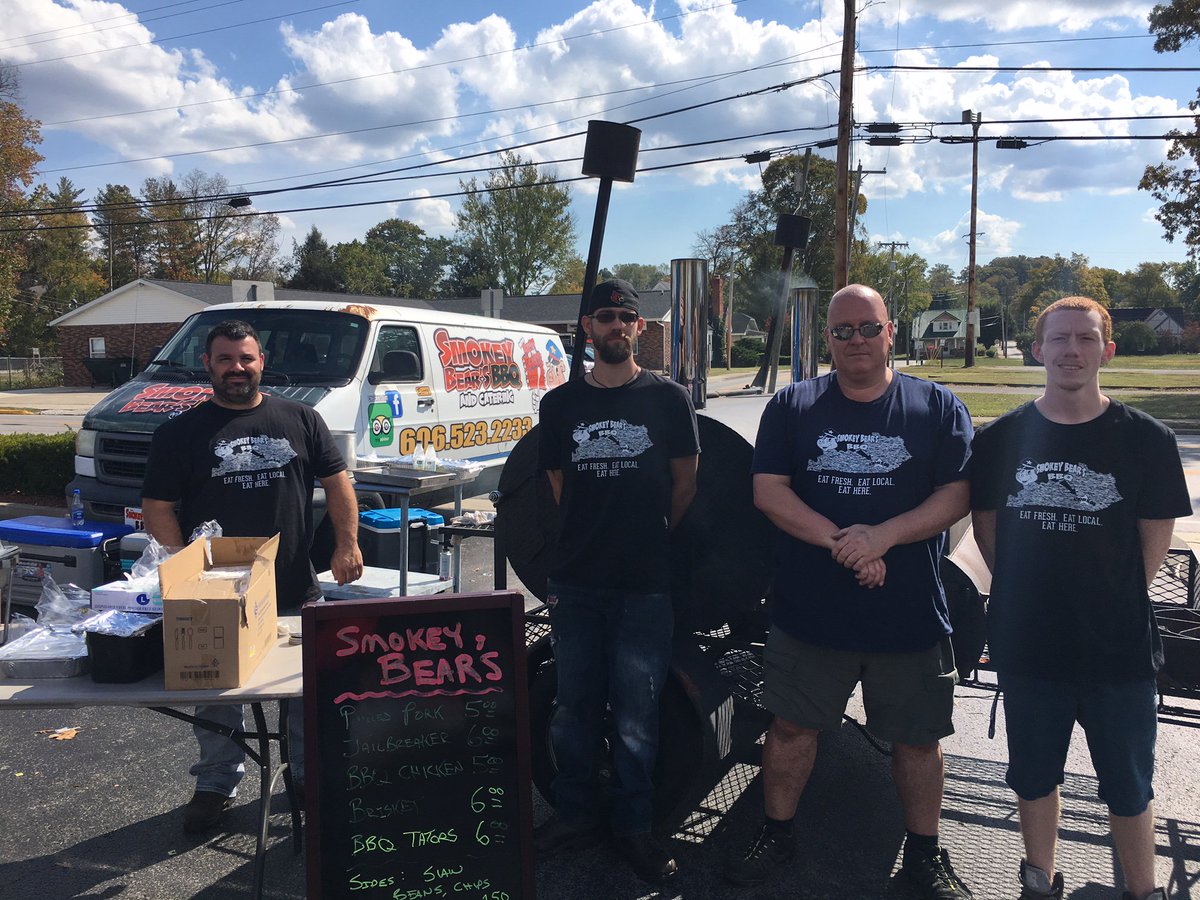 ForchtBank's tweet photo. Lots of beautiful cars & bikes came to our BBQ Fest/Car Show over the weekend at our Corbin Banking Center! #Carshow #bbq #forchtbank https://t.co/sV6HQDpJDh