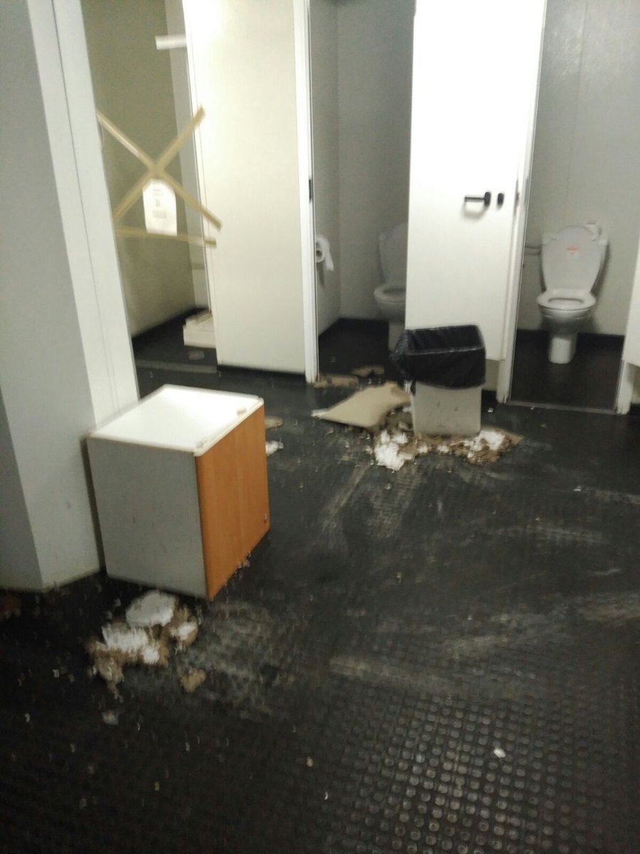 cppmmadrid's tweet image. ¿Hace falta que un @policiademadrid resulte herido para que arreglen la UID de Retiro? 
Vergonzoso se cae ya hasta el techo
@CarlosLospitao