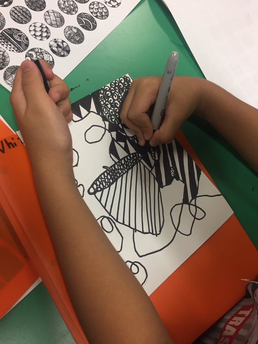VHEWArt's tweet photo. 3rd grade artists are keeping calm in art by creating Zentangles with an Autumn theme. #balancebetweenpositiveandnegative https://t.co/O0J5oygGbo