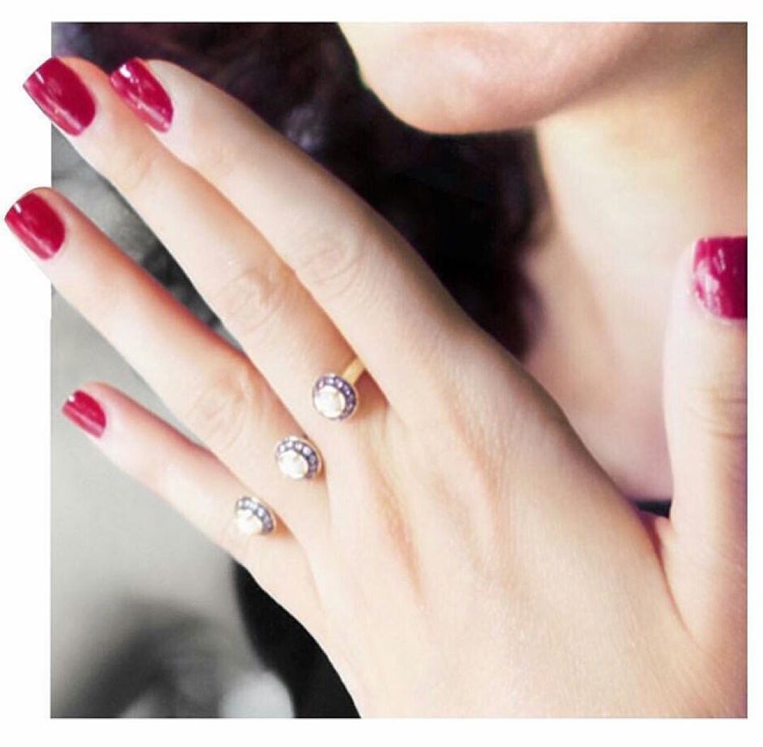 polishedwhimsy's tweet photo. Loving this pic of my nails from #LAFW. More details on the blog! #chicallweek #cndvinylux #vinyluxultasweeps #cnd #ulta #kendrascott https://t.co/jYaPFjkUxr