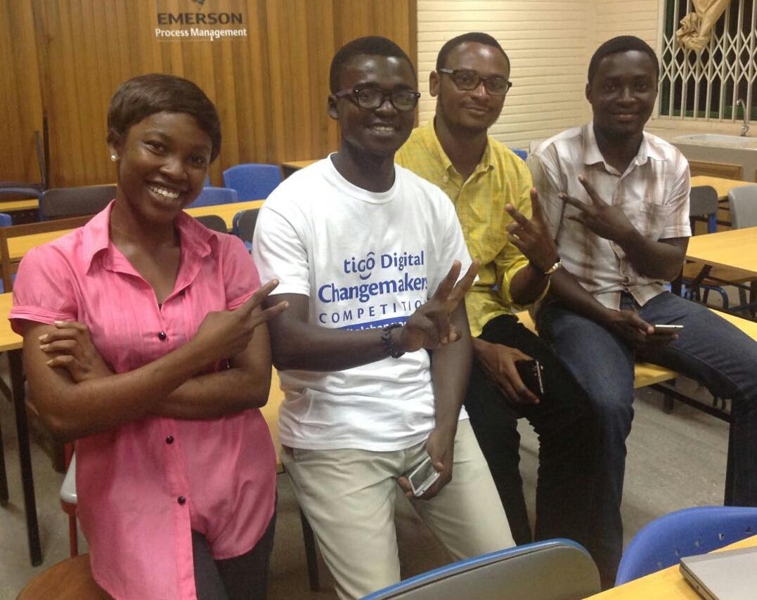 ayertey_victor's tweet photo. With Some social entrepreneurs after the session. They are hoping to share brilliant ideas to improve livelihoods #DigitalInclusion https://t.co/PenHJcJT7D