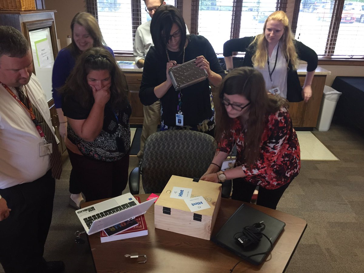aharrison_teach's tweet image. 1st year secondary Ts are trying to #breakoutEDU in order to discover the secret to a long &amp;amp; happy teaching career! #GVEaglePD #foreverGV