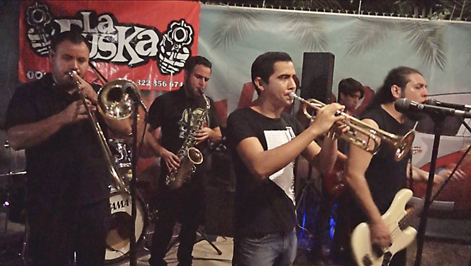 LaFuska's tweet photo. Durante la inauguración de Sunshine Bar Sayulita el sábado pasado. #FelizMiercoles https://t.co/osHcltDTRc