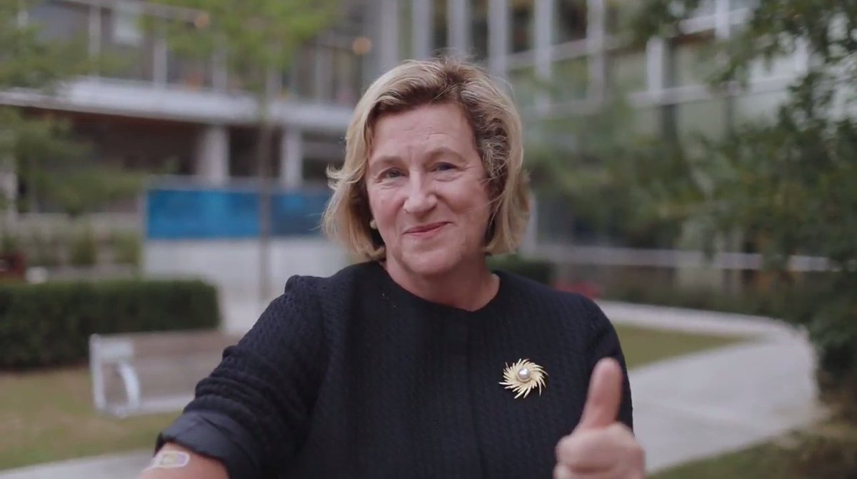 So glad to have you on our flu fighting team <a href="/HelenaJaczek/">The Hon. Dr. Helena Jaczek</a>! bit.ly/2dOMKKb
