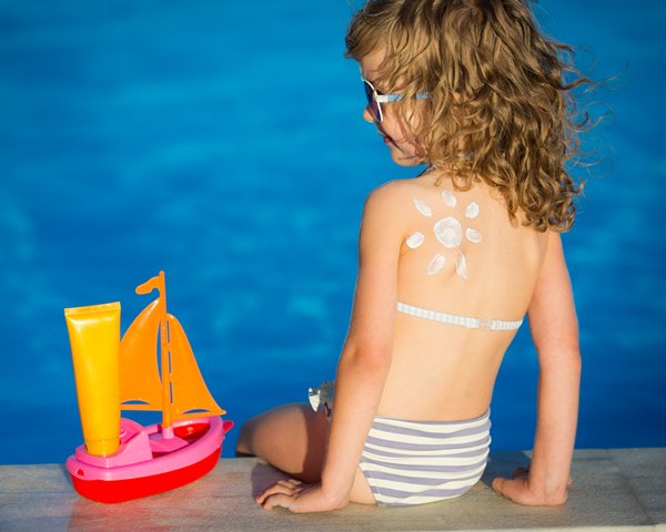 infohotelpgc's tweet photo. En niños es conveniente usar protectores solares con un FPS mínimo de 30, y nunca con un índice inferior a 15 #TipsHPGC https://t.co/08os4BYKXd