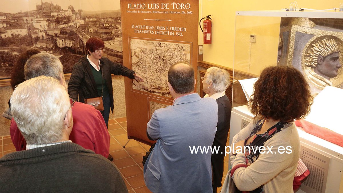 planvex's tweet photo. #MásValeTarde que nunca, pero ojo que este viernes se acaba la exposición sobre Fernando el Católico en #Plasencia https://t.co/arhxwRiigz https://t.co/HbywLG4tfr