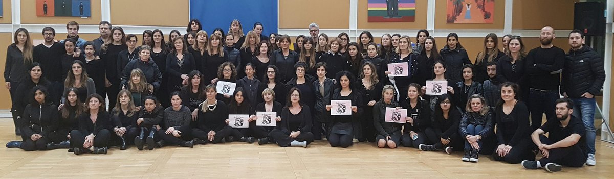 El verdadero cambio de una sociedad está en la educación. Profesores, alumnos, staff de <a href="/UdeSA/">Universidad de San Andrés</a> también decimos #NiUnaMenos #MiercolesNegro