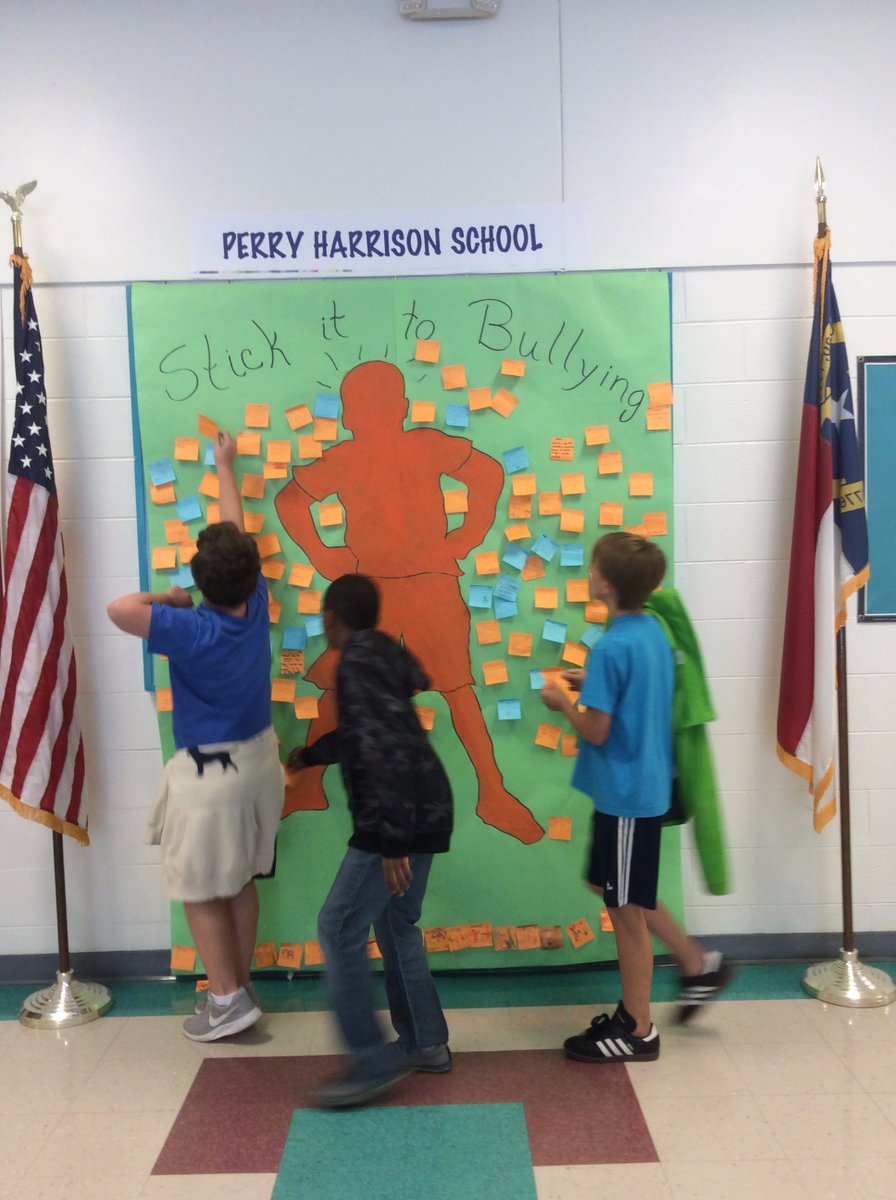 PHSmariners's tweet image. Perry Harrison students "Stick it to Bullying" with post it notes on how to stop bullying and how to be a friend. #CCSUnity