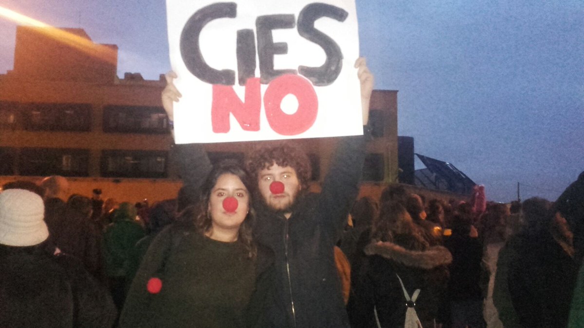RefugioXNarices's tweet photo. #refugioxnarices apoyando la concentracion frente al CIE de Aluche. Ninguna persona es ilegal.
CIES NO! VergUEnza 🔴💪 https://t.co/G0EVDzDOmO