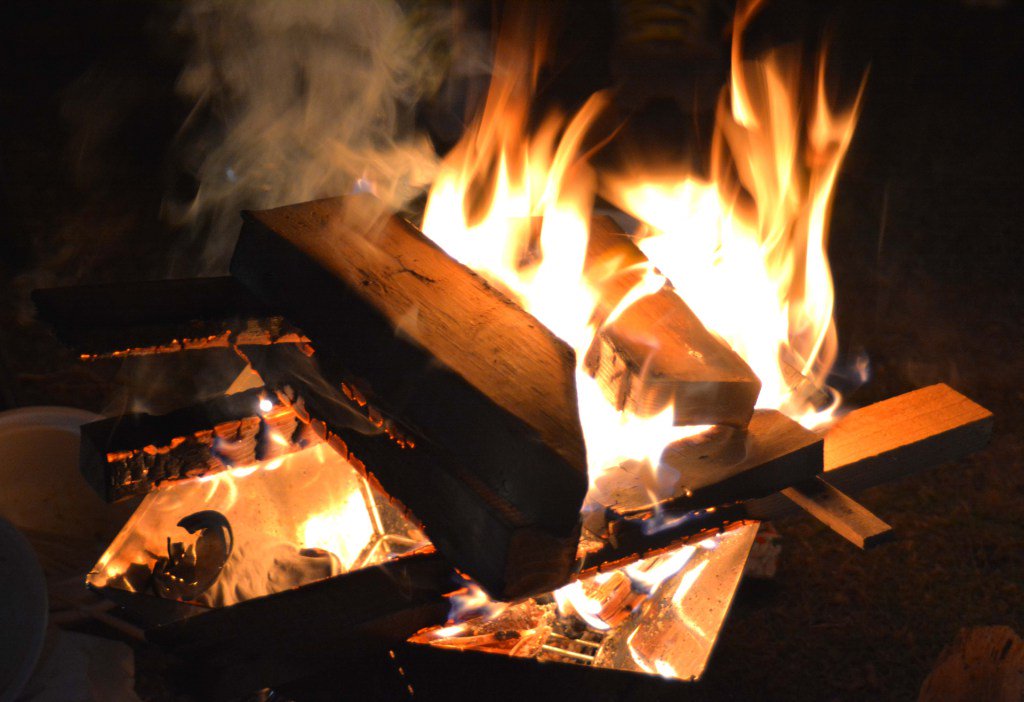 honbinosu_com's tweet photo. BBQ時の着火方法 https://t.co/xiQKN6chx3 https://t.co/y9QeaCtJHB