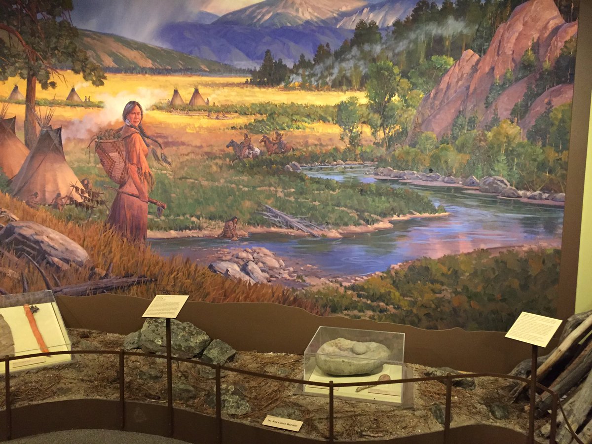 MTMHCE's tweet photo. #meamft16 @MTHist Teachers can view many exhibits, enjoy the museum, &amp; visit with museum staff. https://t.co/7WT11ZKv3t