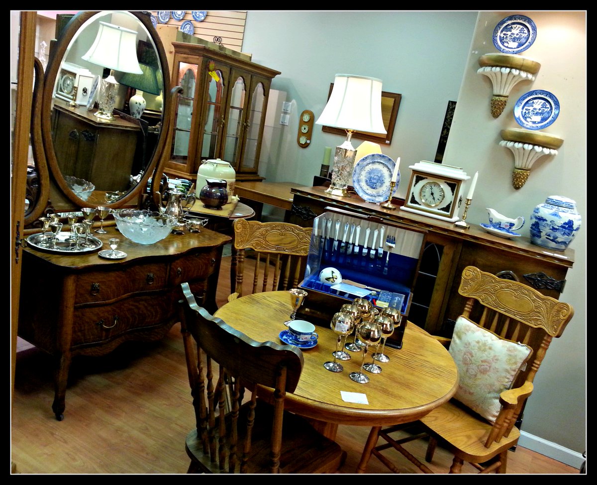 consignitbc's tweet photo. A pretty vignette in our store!
#Vignette #PortCoquitlam #Display #Merchandise
#Consignit #TriCities #Furnitureconsignment https://t.co/k6b7QJBzKA