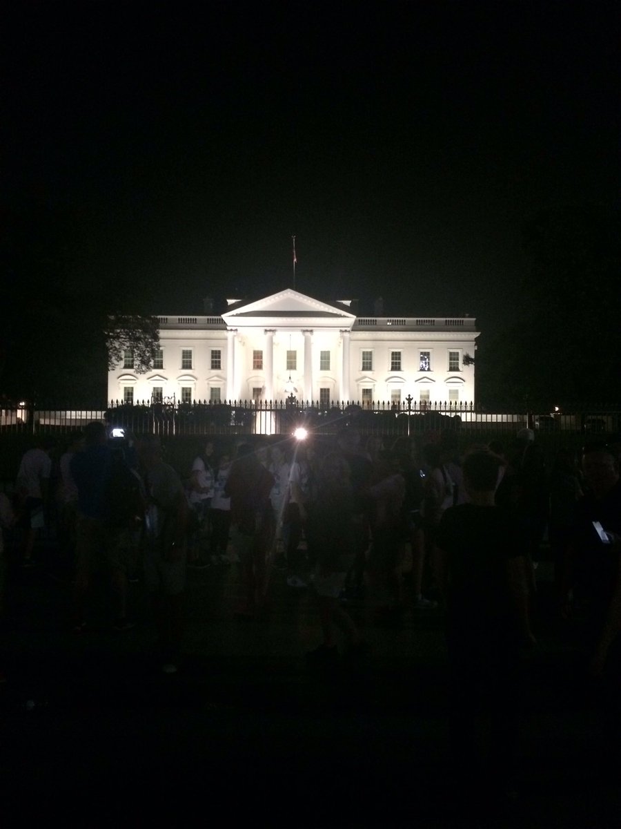 ohmsWDC's tweet photo. The White House! #bus6 #hyattsdc2016 https://t.co/yK4NZFr9fX