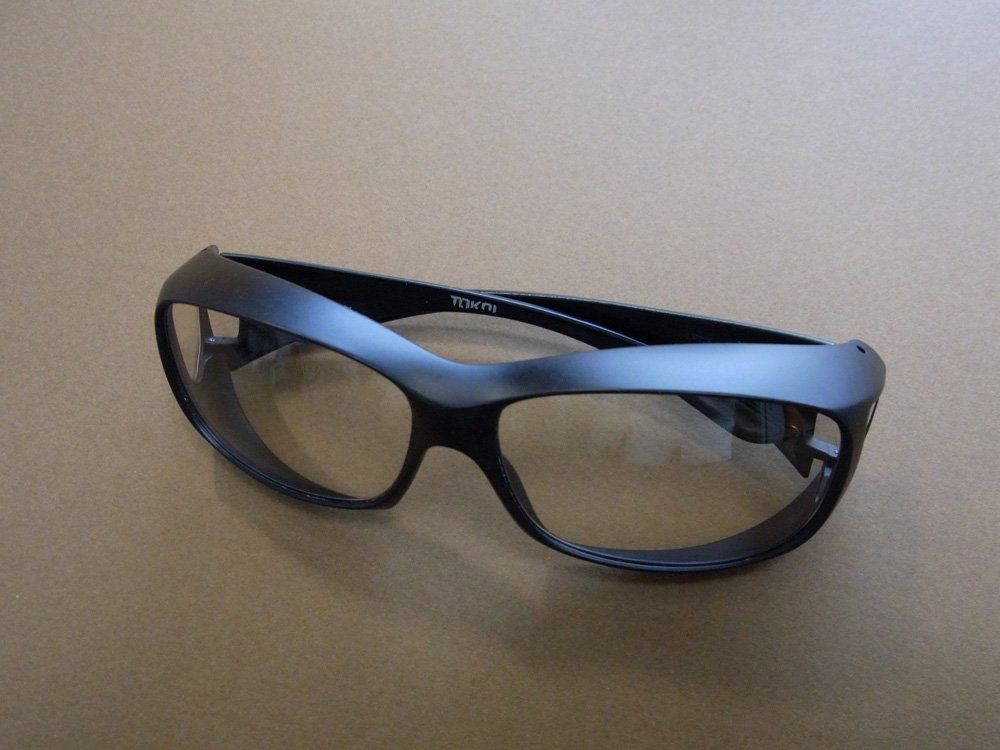 ◎グッズ
東海光学『ビューナル(PC用)』
ブルーライト対策の為、パソコン作業時に使用。
フレームが目を覆う為、周りからの外光もカット。
また目の周りの湿度が保たれる為、ドライアイ対策にも。
欠点、夏場は蒸れるw
芸人、宮川大輔氏っぽくなる為「なんでやねん」と、ぽく言ってまうw 