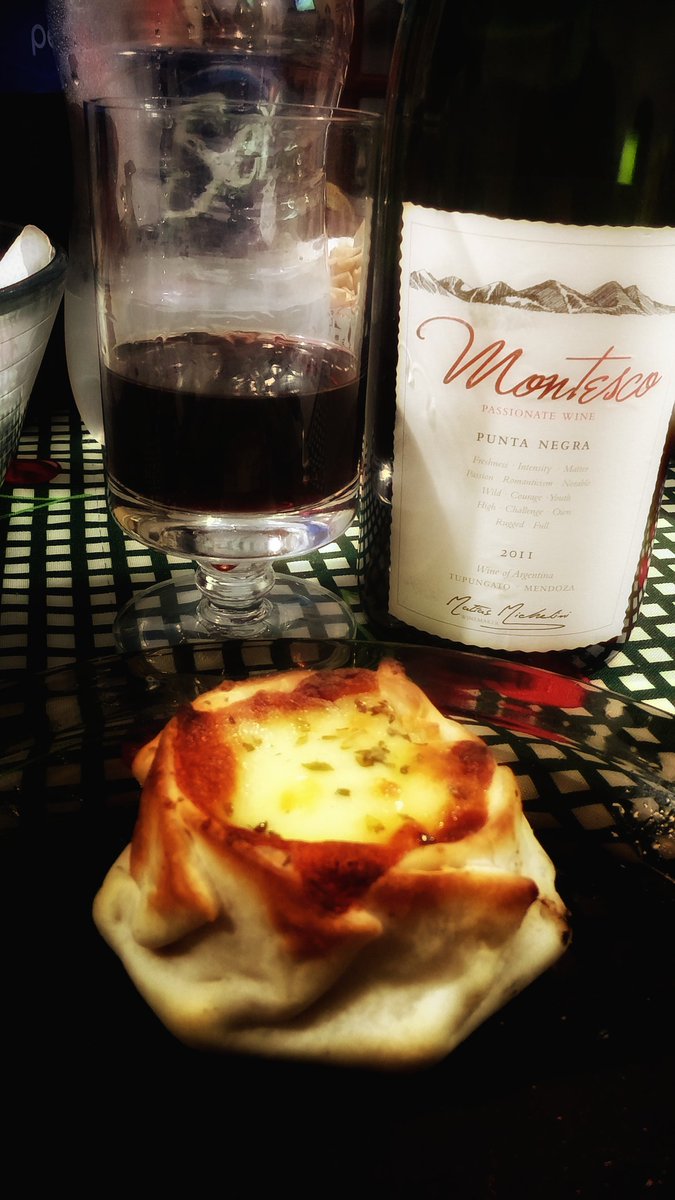 Tenía este vino celosamente guardado. Hoy un día especial para tomarlo. <a href="/micheliniwine/">Matias Michelini</a> no se que palabra usar más que GRANDIOSO.