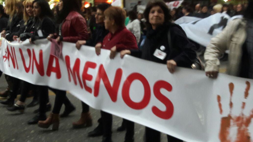 Una multitud de cordobeses copó las calles de la Ciudad por el #MiercolesNegro.
#NiUnaMenos #VivasNosQueremos #VivasLasQueremos