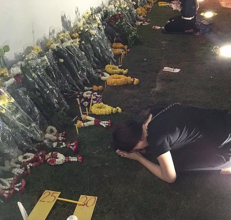 ปวงข้าพระพุทธเจ้าขอน้อมเกล้าน้อมกระหม่อมรำลึกในพระมหากรุณาธิคุณ หาที่สุดมิได้ ข้าพระพุทธเจ้า นส. รณิดา เตชสิทธิ์ 💛