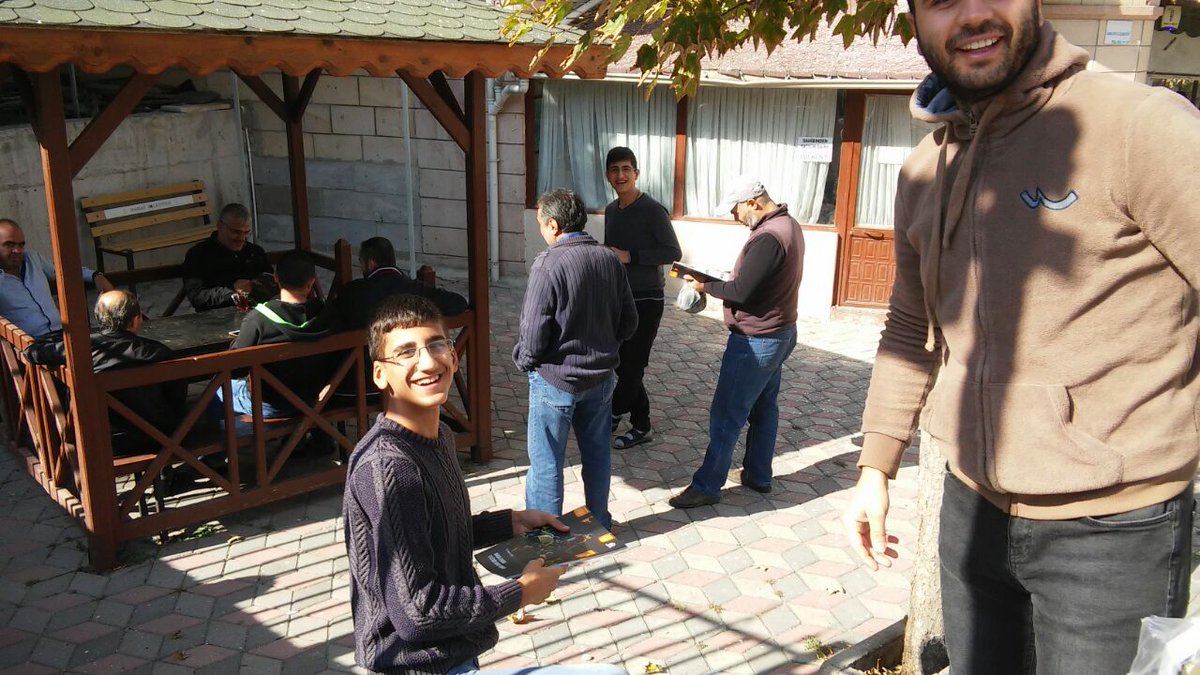 AkGenclikMutlu's tweet photo. Mahallemizde seçmen ziyareti yaparak üye çalışması gerçekleştirdik.

@MAbdullah19 
@kurtcancelebi 
@fthsahiner https://t.co/sqCXXOeTcV
