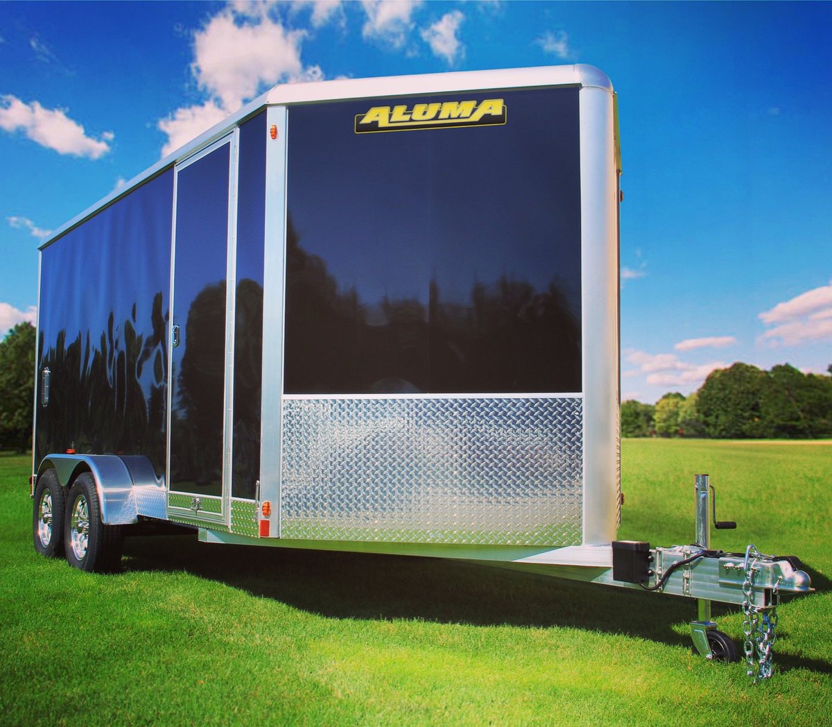 ALUMA_TRAILERS's tweet photo. Aluma Enclosed for those who love quality we promise a better trailer! #alumatrailers #enclosedtrailer #cargotrailer https://t.co/03FPVVQ3T3 https://t.co/v9RGAFwjWF