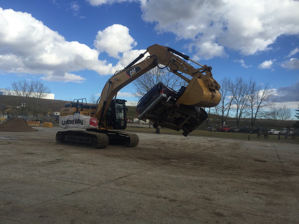 LucyMillerYYC's tweet photo. @FinningCat car crush for @UnitedWayCgy is amazing! https://t.co/z4Npw78G6y