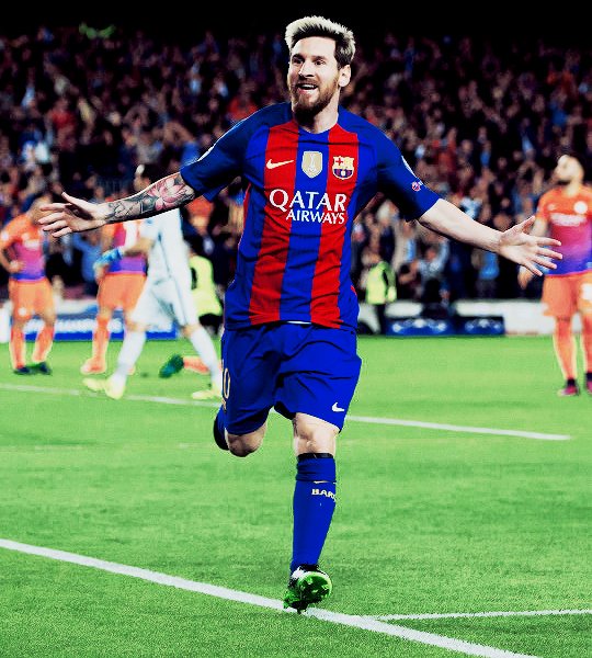 InvictosSomos's tweet photo. Casi un mes de baja, vuelve y marca a los 2 minutos. Primer partido TOP post-lesión, HAT-TRICK. Es DE OTRO PLANETA. https://t.co/e1NJUyYXWK
