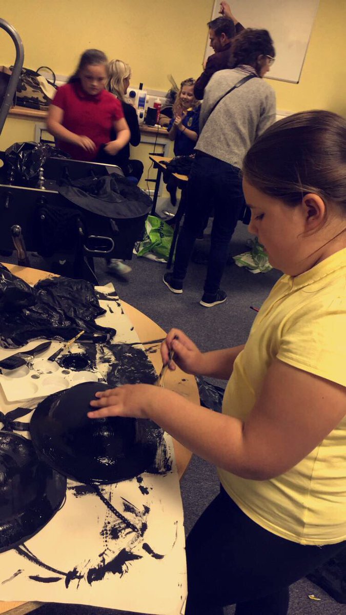 GFGMerthyr's tweet image. Trefechan Youth Club getting creative for their Fashion Photoshoot next week with @cschneidermann &amp;amp; Charlotte #fashion #modelsforaday