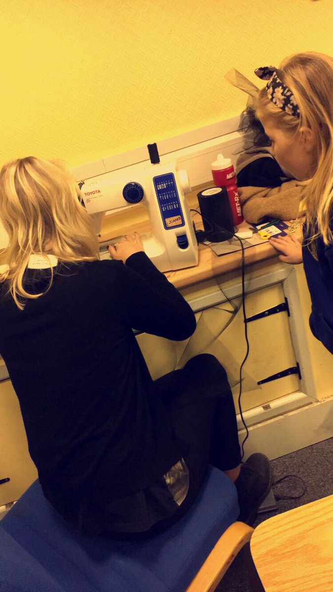 GFGMerthyr's tweet image. Trefechan Youth Club getting creative for their Fashion Photoshoot next week with @cschneidermann &amp;amp; Charlotte #fashion #modelsforaday