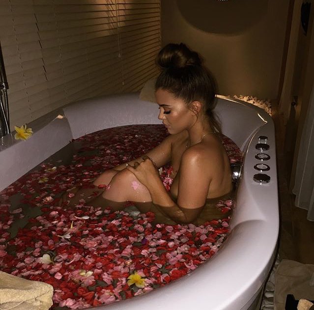 graciemedswn's tweet photo. roses 🌹 https://t.co/vdqnB5g3HY