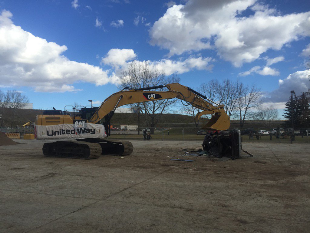 LucyMillerYYC's tweet photo. @FinningCat car crush for@UnitedWayCgy Ouch!! https://t.co/DzkDXapxPZ