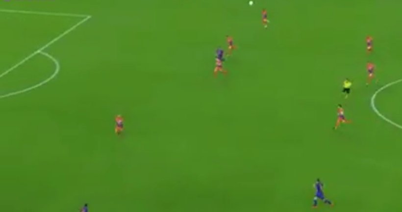 RemarksFootball's tweet photo. VIDEO: Neymar with a ridiculous 1st touch. Absolute Filth!! He's humiliating them! https://t.co/yEc3HJKj06 https://t.co/ILpmHCMKEu
