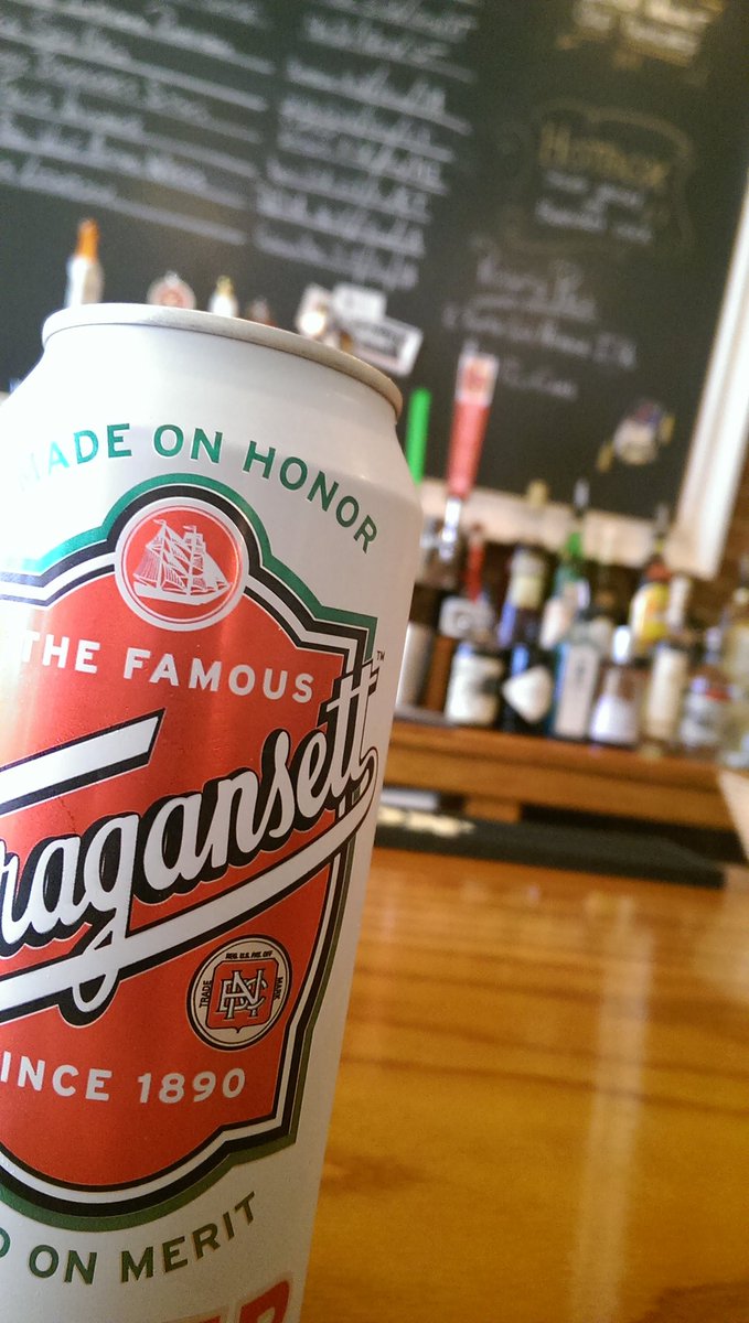 GansettCT's tweet photo. Hanging out in Shelton? Come visit Bar 140 and crush some pounders with the crew! #sharkslayers #hineighbor #Narragansett https://t.co/DhSGHSFYMr