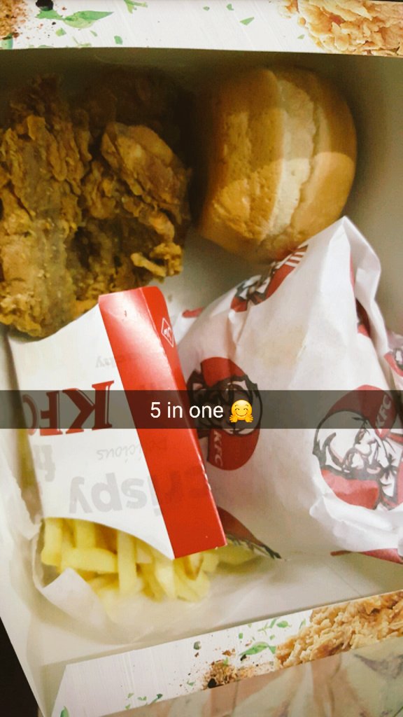 Aemaaz's tweet photo. #cheatmeal #cheatday #5in1mealbox  #KFC  #SubPeBhaari https://t.co/1h9NLoXgX4