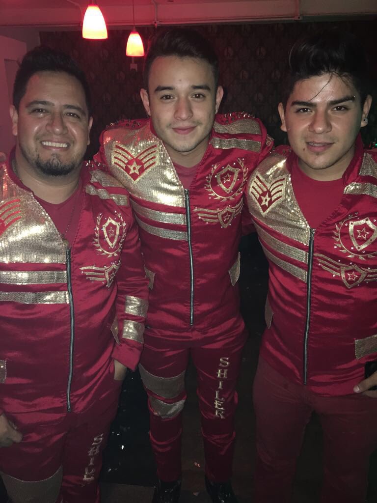 _jackiigarzon's tweet photo. Mi cielo hermoso disfrutando lo que ama que es cantar  Esta llegando mas alto de lo q esperaba #YoConJerry https://t.co/7M6xjTi73n