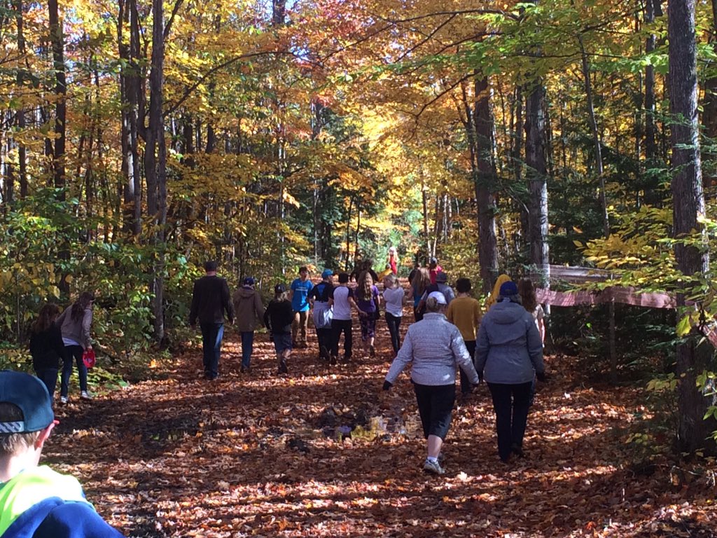 ebfavclass's tweet photo. Wayfaring and survival on the escarpment @HighlandsNordic. Great autumn day to be learning outside @pineriveres https://t.co/qX4ywYnlJ3