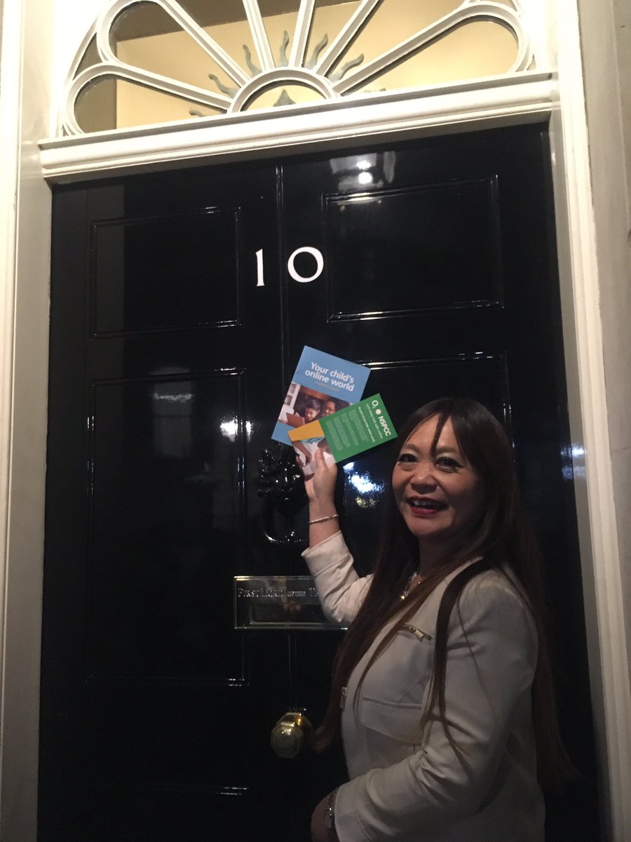 lindasfjones's tweet image. .@zakpatel7 @TalkDirectLeeds taking @O2UKThinkBig @NSPCC #O2SmallTalks to @Number10gov #london @MarkEvansO2 @bendowdo2com @RonanDunneVZW