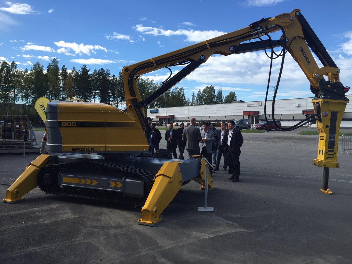 #Brokk800 the biggest robot in our range and attached #AtlasCopco #MB1200 hydraulic hammer.