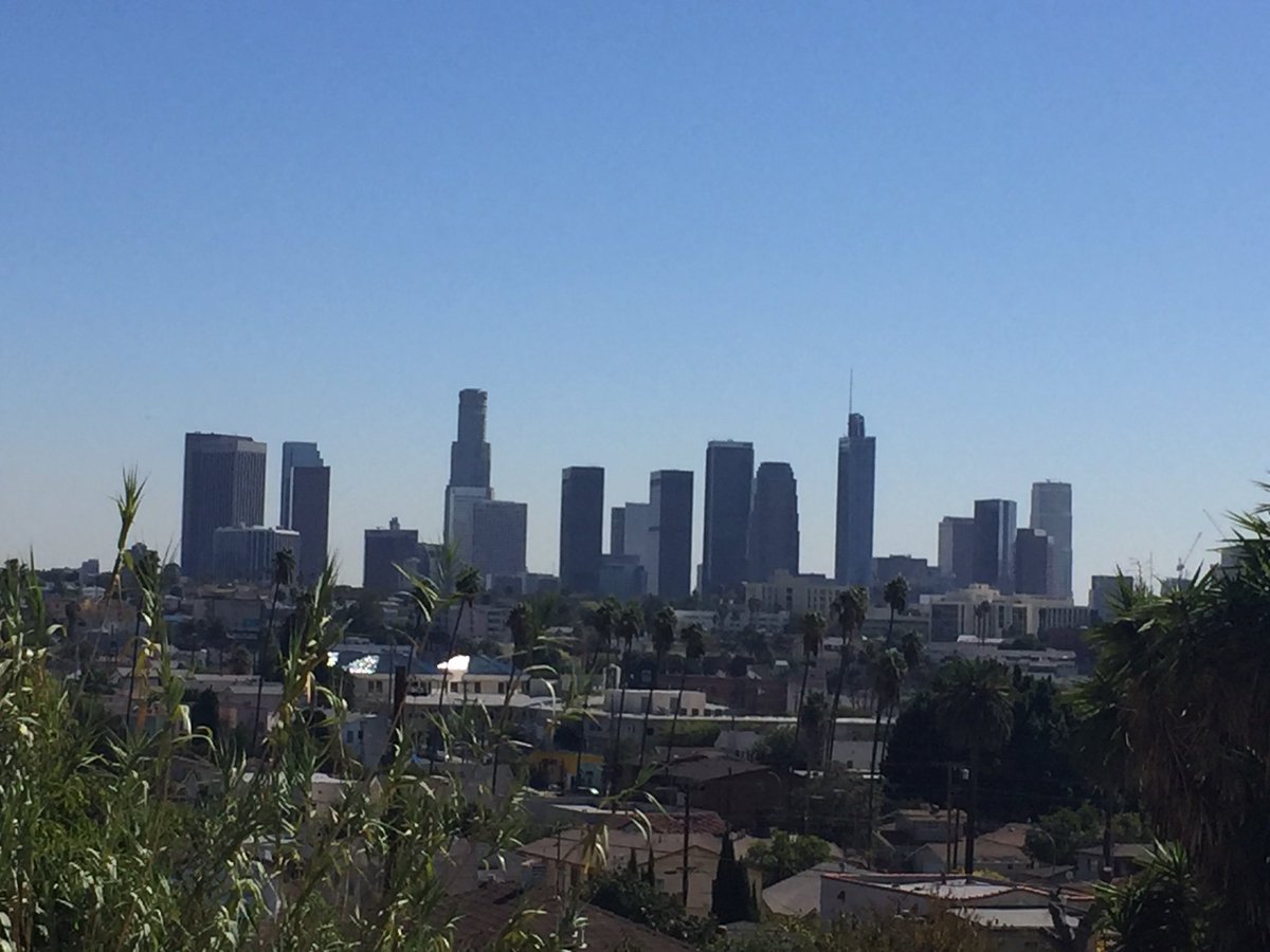 LiLaMkup's tweet photo. Office view today. #Notorious #abcnotorious #makeupartist #setlife #views #LA https://t.co/PwlYMwkABL